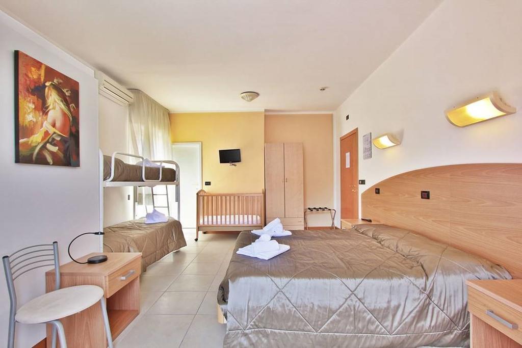 Hotel Carla Lignano Sabbiadoro Luaran gambar