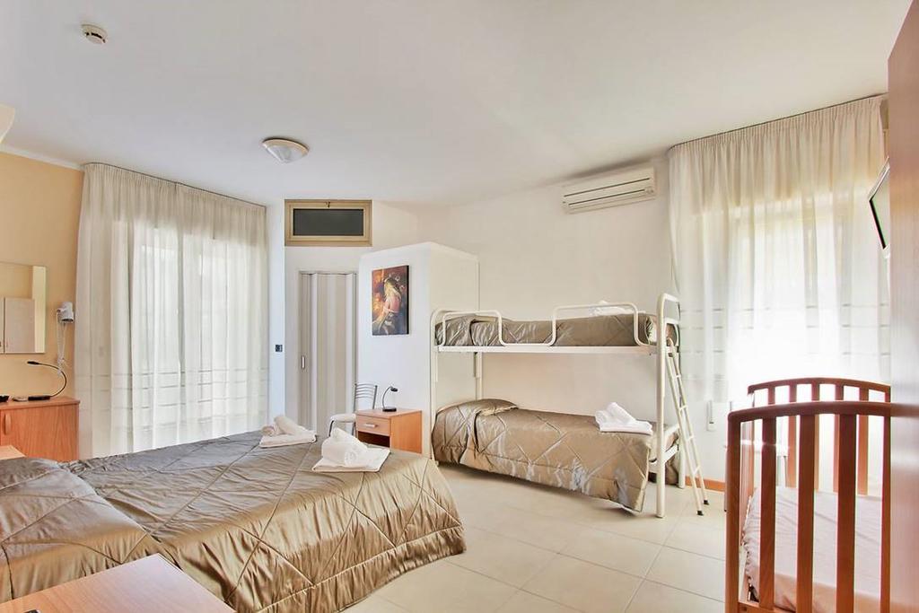 Hotel Carla Lignano Sabbiadoro Luaran gambar